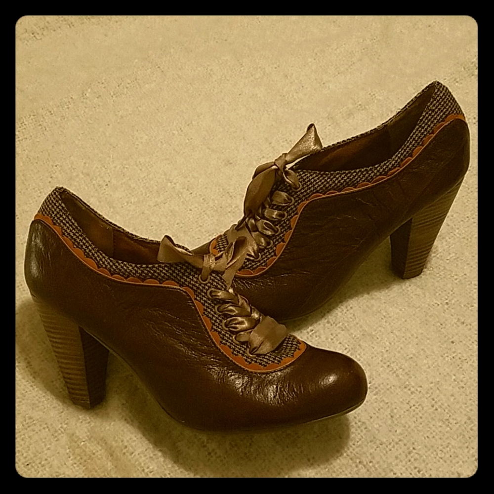 Poetic License London brown leather tie up heels